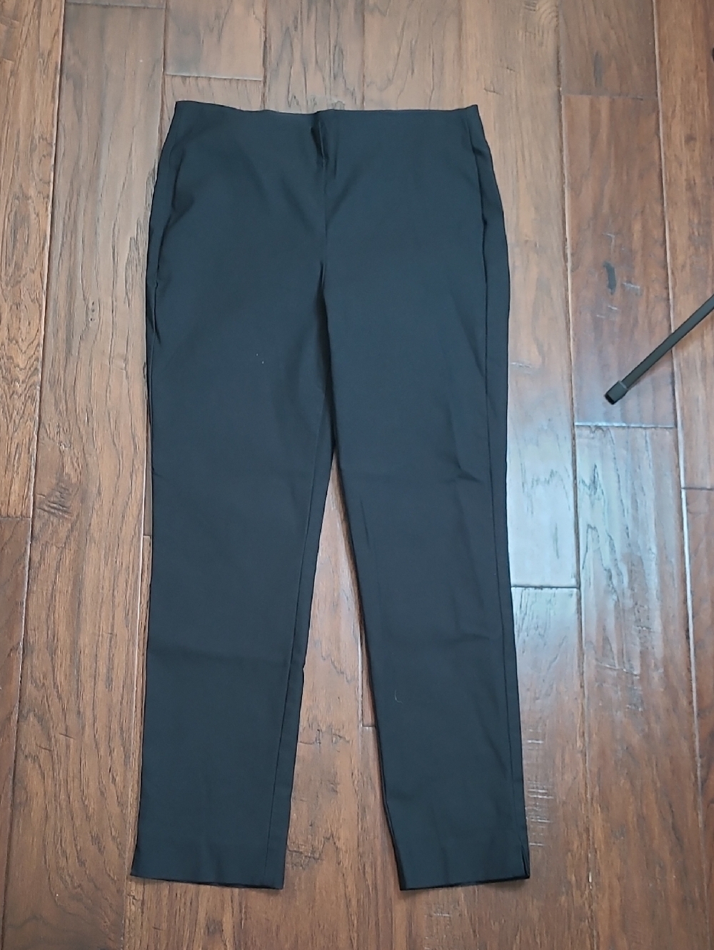 Chico's Black Ankle Pants size 0.5 (6)